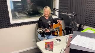 Sandy Summers - Live in studio of 2CHR Cessnock "Devil in her heart"