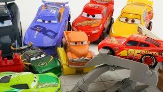 Cars 3 Smokey Fixes Lightning Mcqueen and Piston Cup Racers Next Gens for Florida 500 Race