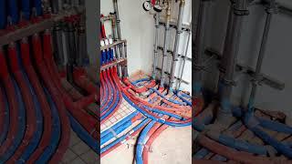стадия монтажа отопления #строительство #дом #отопление