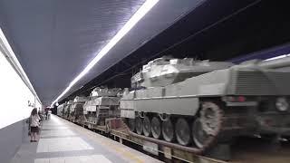 Renfe Mercancias / Ejercito de Tierra - 333.303 con tren militar cargado en Universidad Autonoma