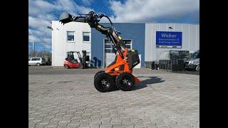 Minilader mit hydraulisch schwenkbarem Baggerarm von WorkyQuad