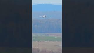 CRJ-900 fighting against crosswinds at ZRH