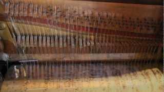 Démonstration du fonctionnement d'un piano mécanique