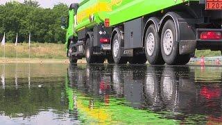 Sicher am Steuer: AGRAVIS-Mineralölfahrer beim Tankwagen-Training.