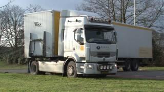 Hoogezand - Turning truck blocks road