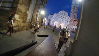 4K - A tour of Lucca walking with crossbowmen