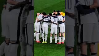 THE HUDDLE: The Spurs Players Pre-Match: Tottenham v Roma: Europa League