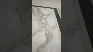 Имитация черного и белого мрамора декоративной штукатуркой под плитку на полу #денисковалев #ремонт
