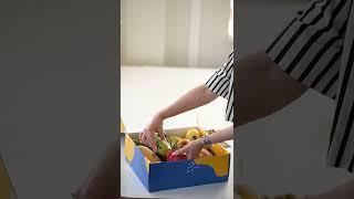 Коробка с экзотическими фруктами
