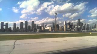 Toronto city airport - Bombardier taxi, flight 7522
