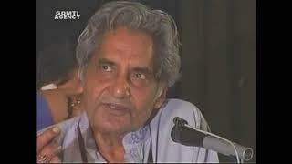 Gopaldas Neeraj recites "Karwan Guzar Gaya"