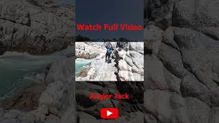 Angler Climbing Cliff with 40Kg Giant Trevelly #anglerjack #short #omanfishing