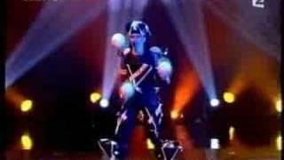 "SHAMAN" - Juggling act @ Le Plus Grand Cabaret Du Monde (2006)