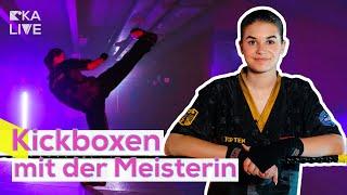 KiKA LIVE Hobby  Kickboxen: Sarah im Ring mit Theresa Pekrul | Mehr auf KiKA.de