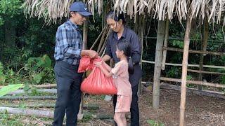 Touching story of a single mother: Receiving rice and helping - phan nga single mom life