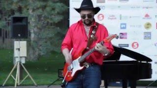 "She's not there" Carlos Santana covered by Alex Griff