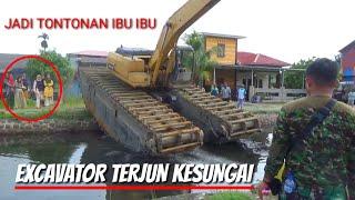 Detik Detik Alat Berat Excavator Amfibi Turun Ke Sungai