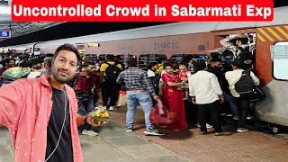 Uncontrolled Crowd in Gwalior Sabarmati Exp Journey