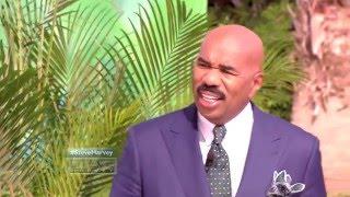 Steve Harvey gets his portrait painted LIVE by Artist Robert Channing in Glue and Gold Glitter