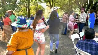 Los Potrillos de Turicato Tocando una cumbia, así se baila con la música de nosotros