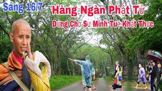 Sáng 16/7 Hình Ảnh Sư Minh Tuệ Đi Khất Thực Sáng Sớm Rất Đông Phật Tử Chờ Đợi Được Gặp Sư