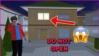 There is a Horror Scary Mom Inside this House in Sakura School Simulator