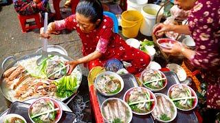 Lạ Đời Người Người Ùn Ùn kéo nhau Đợi ăn bánh canh Cá Lóc Bán 3 Giờ Sáng, chủ múc mỏi tay thấy mê