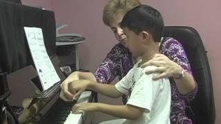 Teaching with "Tales of a Musical Journey". First lessons on Staccato.