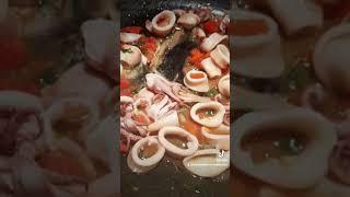 spaghetti ai calamari la mia ricetta#shorts #il pesce#cucinare