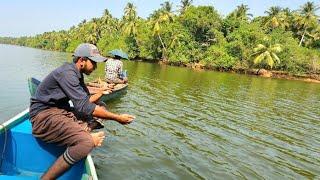 ഓല കൊണ്ട് മീൻ പിടുത്തം Village Fishing,Traditional Fishing,Fishing Video malayalam,Fishing tips