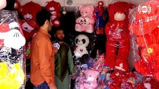 Seller of all kinds of children's toys in Silo road / فروشنده انواع بازیچه های طفلانه در سرک سیلو