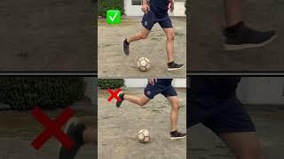 Flick up tutorial ️ #freestyleskills #football #soccer #skill #freestylefootball