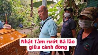 Nhật Tâm rướt Bà lão mất giữa cánh đồng không ai hay