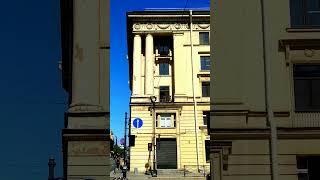 Модный,современный Гранд Отель"Эмеральд" отлично вписался на углу Суворовского пр.и 6-й Советской ул