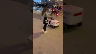 ЯНДЕКС РОБОТЫ СРЕДИ ЛЮДЕЙ КАК ВЕДУТ СЕБЯ  #москва #доставка #шортс