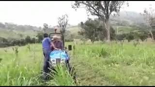 Tractor utilitario Solis26 HP y cortadora Solis en acción! - Ecuatrama S.A.