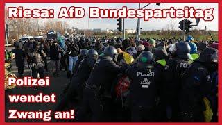 AUSSCHREITUNGEN bei Protest gegen AfD Bundesparteitag in RiesaSchläge und Tritte der Polizei‼️