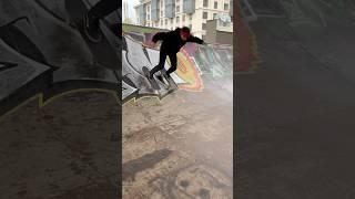 Индеец Илюха на двух скейтах в рампе. Мастер скейтбординга #тренер #skateboarding #индеец_илюха #sk8