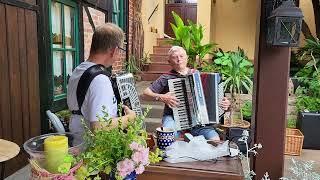 Das Hirtenlied - ganz spontan im Garten mit Manfred Schindler und dem Turboreini (Turbosounds-App)