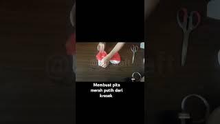 Cara membuat pita dari kresek merah putih