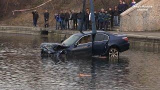 ДТП в Марьино. В Москве в пруду затонул BMW.  In the Moscow pond sunk BMW.