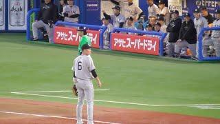 名手坂本勇人選手がボールを見失う姿にベンチは笑顔に！門脇選手に「見えた？」と確認する珍しい一幕！巨人vsヤクルト 2回裏