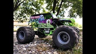 Axial Smt10 Grave Digger solid axle monster truck build update