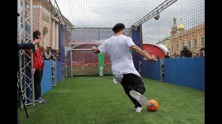 Ronaldinho VS Robot Goalkeeper