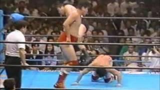 Akira Taue - Chokeslam