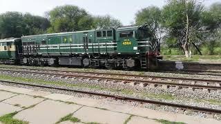 Sabak Raftar 101up rawalpindi railcar standing at Kharian Cantt railway station with new geu 20