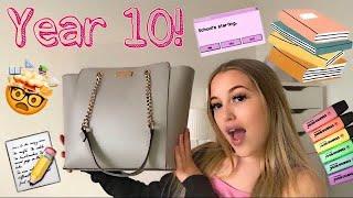 What is in my YEAR 10 school bag?  || Izzy Henderson