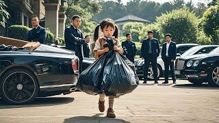 The little girl who picked up garbage was laughed at by everyone,but she was the daughter of the CEO