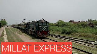 18 Down Millat Express arriving Bhalwal