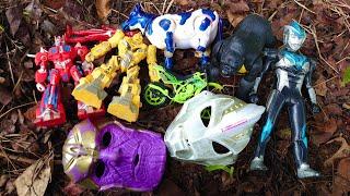 Menemukan Mainan Ultramen, Sapi, Dinosaurus, Gajah, Motor Balap, Helikopter, Water Gun, Pistol